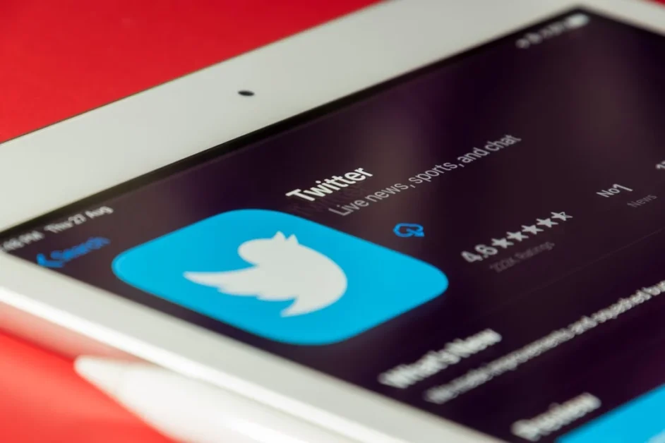 A trajetória do Twitter: da primeira mensagem ao caos atual