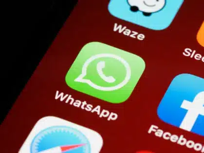 WhatsApp: como usar @todos e novas enquetes com votos anônimos
