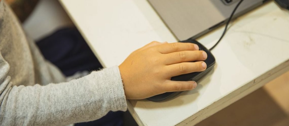 Grécia proíbe redes sociais para menores de 15 anos: entenda a lei