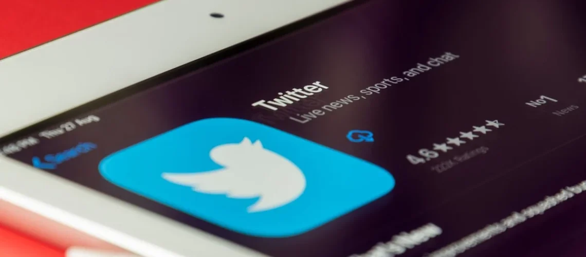 A trajetória do Twitter: da primeira mensagem ao caos atual