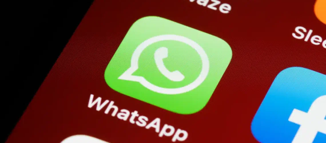 WhatsApp: como usar @todos e novas enquetes com votos anônimos